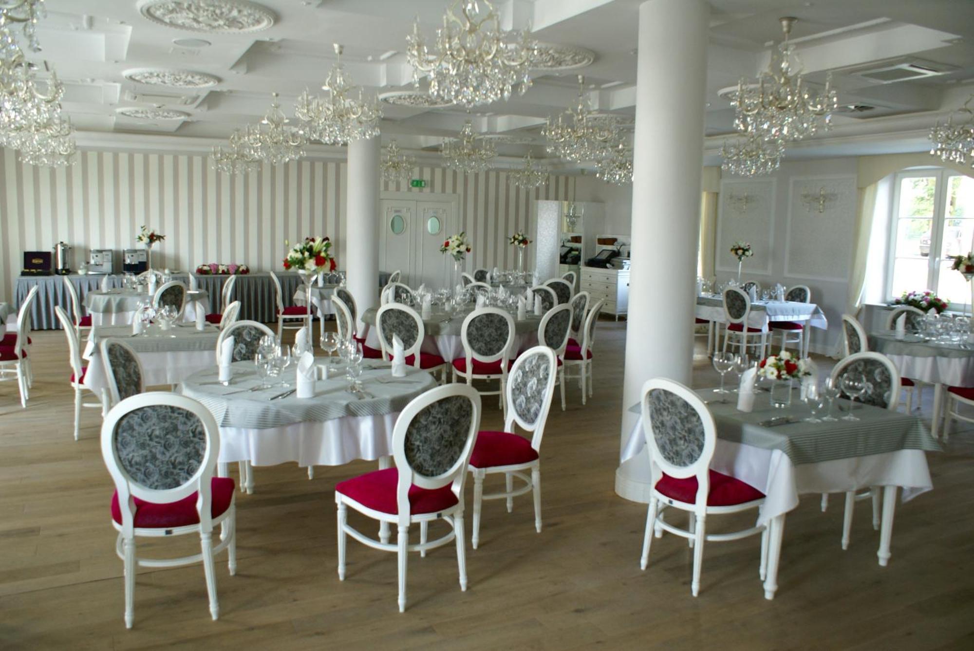 Palac Domaniowski Wieniawa Exteriör bild
